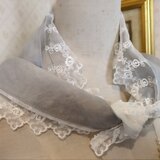 ベルギーリネン(麻)♡バラのチュールレース付き三角クロス　スカーフ　付け襟　薔薇