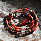 深紅ダイスビーズとクリアビーズ、つぶつぶブラス、グラスコーラル、聖者のビーズ、ホワイトハーツ、スネークブラスのネックレス