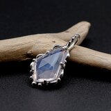 ラベンダークォーツの粒飾りペンダント　～透き通る花弁のような～　天然石アクセサリー　一点物　macari