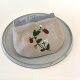 いちご  立体刺繍 14センチ バネ口ポーチ