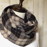 メチャ軽❣️ピュアウールガーゼ二重巻きスヌード❤️クラシカルタータンチェック（サンドベージュ×ブラック）