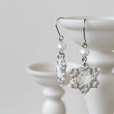 Snowflakesピアス(白×シルバー)