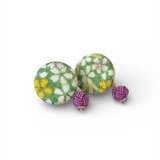 《イヤリング》一越ちりめん・小花の可愛いくるみボタンに水引き玉結びのイヤリング♪