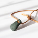 yoki  抹茶染巾着首飾り　蝦夷鹿革　ネックレス　ペンダント　2251124