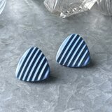 Y1216-ヴィンテージイヤリング U.S.A.  Saxe Blue Enamel Painted Triangle Wave