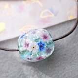 雪割草のとんぼ玉（ガラス玉）