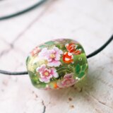 椿と金魚のとんぼ玉（ガラス玉）金箔入り