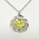 0.77ctスフェーンとSV925のネックレス（天然石、7月の誕生石、ロジウム、ふくりん留め、スライドチェーン）