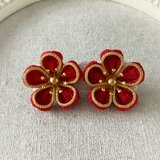 〈縁取りつまみ細工〉梅のピアス(赤)