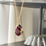 ユニセックス 【1月の誕生石】静かな意志を胸元に。ガーネット・レジン・ネックレス（45-55cm）