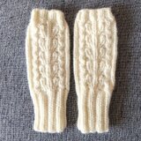 アラン模様のウール100%ハンドウォーマー