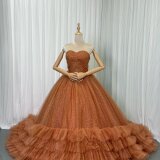 カラードレス オレンジ ベアトップ 胸元フリル ラッフルフリル 華やかなトレーン キラキラチュール 花嫁