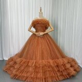 カラードレス オレンジ ベアトップ 取り外し 胸元フリル ラッフルフリル 華やかなトレーン キラキラチュール 花嫁