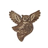 【木ｔｃｈ】クルミの木・ブローチ　（ウィズダム・ホルン）フクロウ