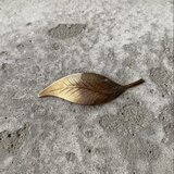 Vintage USA retro gold tone leaf brooch