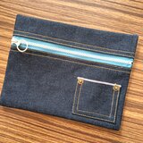 ぺたんこポーチ ☆ 岡山デニム【ライトブルー×オフ】セルビッチ　赤耳　ポーチ　小物入れ　マスク　通帳　お薬手帳