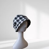 冬のファッショナブルキャップ 白黒千鳥格子