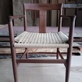 ウォールナットのアームチェア