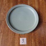 陶器　プレイト皿③　黒土に緑のマットな釉薬