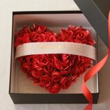 還暦を祝う 赤い花のハートアレンジメント ― bonheur et santé を添えて ―(箱入り・受注制作)