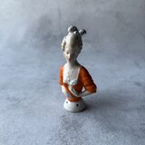 290 アンティーク 眼鏡を手にした小さな淑女 ― ピンクッションハーフドール（オレンジ）