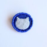 ビーズで飾ったこねこのミニ刺繍ブローチ【botanical】#443