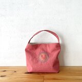 刺繍入り桃色の鞄