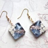 レジンアート　スクエアピアス〈夜の遊園地〉