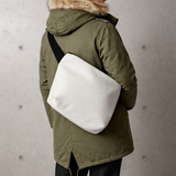 防水機能性レザーメッセンジャーバッグ メンズレディース兼用　通勤通学　GORE-TEX仕様 DRITTON G8ホワイト