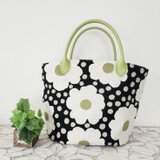 たっぷり入る❤︎合皮の持ち手の花柄トートbag