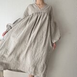 Vネックギャザーワンピース(生成り)(長袖)