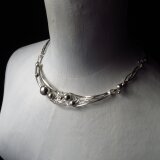 アシンメトリーのシルバーチョーカー