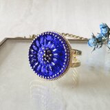 深い青のチェコガラスボタンリング｜花モチーフ・フリーサイズ