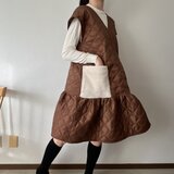 Vネック ローウエストギャザーワンピース（ナイロンキルト）ブラウン