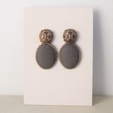 オーバルピアス