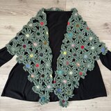 マーガレットモチーフの三角ストール