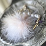 【2月の誕生石】大人の遊び心をひとさじ。アメシストとフェザーの軽やかバッグチャーム