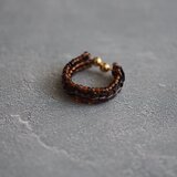 ビーズとスパンコールのイヤーカフ・細（ブラウン）【受注】