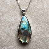 ラブラドライトとサファイアのペンダント