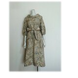 479　レトロなロールカラーワンピース　大島紬　ベージュ系　花柄　サッシュベルト付き　正絹