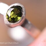 【茶葉のような落ち着いたグリーン】トシッタさんのスリランカ産グリーンジルコン・シルバーリング【茶ノ葉】