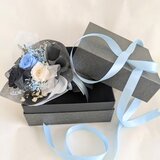 プリザーブドフラワー／花束ボックス／3色のミニ薔薇と小花のミニ花束ブルー☆光彩陸離