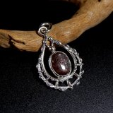 タンザニア産パープルヘイズサンストーンのドロップレースペンダント　～静かに宿る煌めき～　天然石アクセサリー　　一点物　