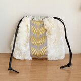 フェイクファーとインド刺繍のラウンド巾着袋