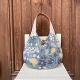 たまご型バッグ　ワンハンド ル　北欧の庭とクマ