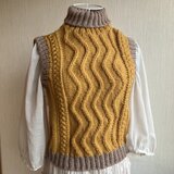 タートルネックベスト(手編み)