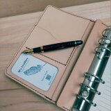 【育てるシステム手帳カバーバイブル erika 30】オプション、セミオーダーで自分だけの革小物を作ろう