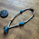 ＊古のVの字ブレス。@ナガ族渡のビーズ＋ジャワのシードビーズ＋ナガ族渡のみかん玉やベネチア、ボヘミアの古いビーズなど