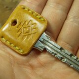 オルテガ刻印のキーカバー ルガト黄色