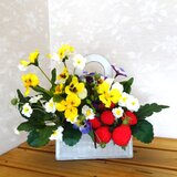 イチゴとパンジーのウッドバスケット